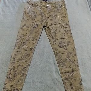 Denim 24/7 Distressed Camouflaged